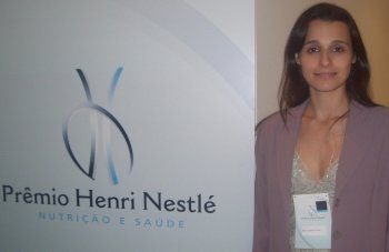 Ex-aluna de Nutrição recebe Prêmio Nestlé
